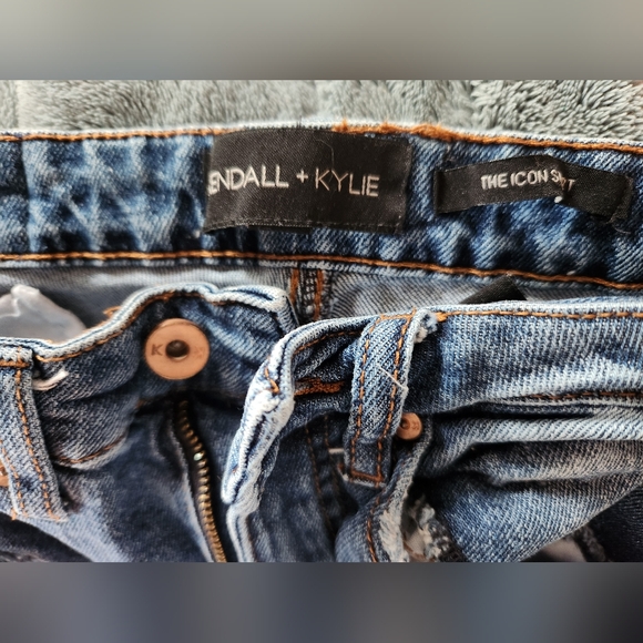 Kendall and Kylie "the icon" shorts size 1 - Picture 2 of 4